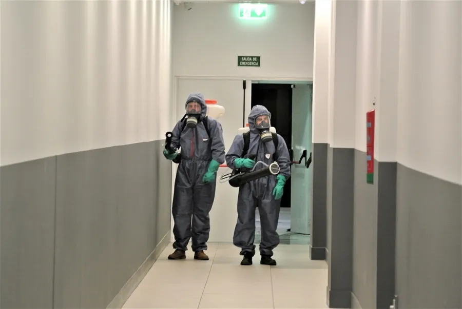 Foto 9 - Desinfecci&oacute;n total de las instalaciones del Centro Comercial El Tormes para su puesta a punto
