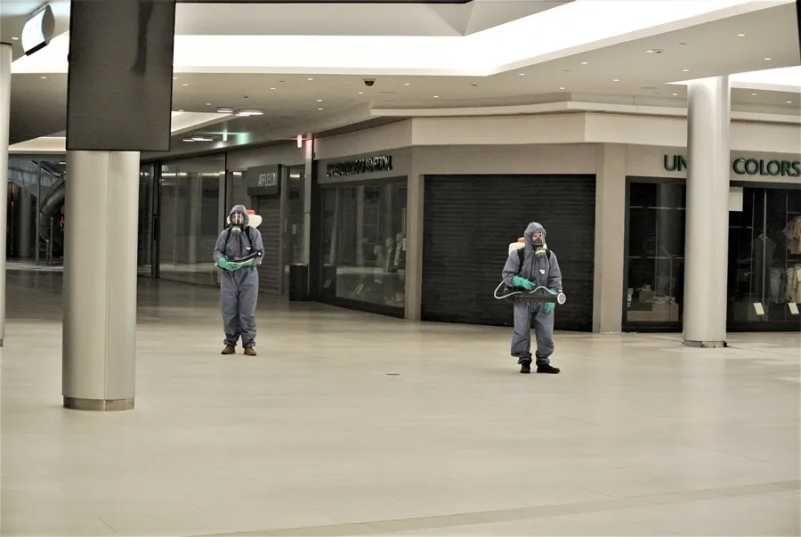 Foto 7 - Desinfecci&oacute;n total de las instalaciones del Centro Comercial El Tormes para su puesta a punto