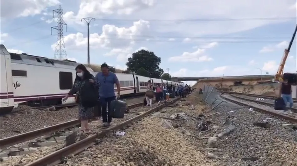 Foto 2 - Dos fallecidos en la colisi&oacute;n del Alvia Madrid-La Coru&ntilde;a en Zamora