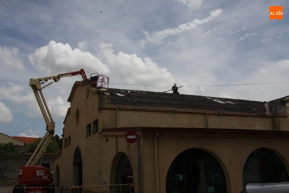 Foto 10 - Arrancan las obras para sustituir la cubierta del mercado de abastos de Vitigudino  