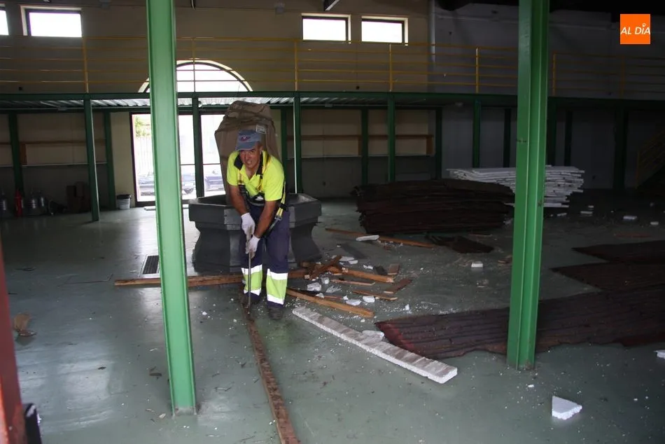 Foto 9 - Arrancan las obras para sustituir la cubierta del mercado de abastos de Vitigudino  