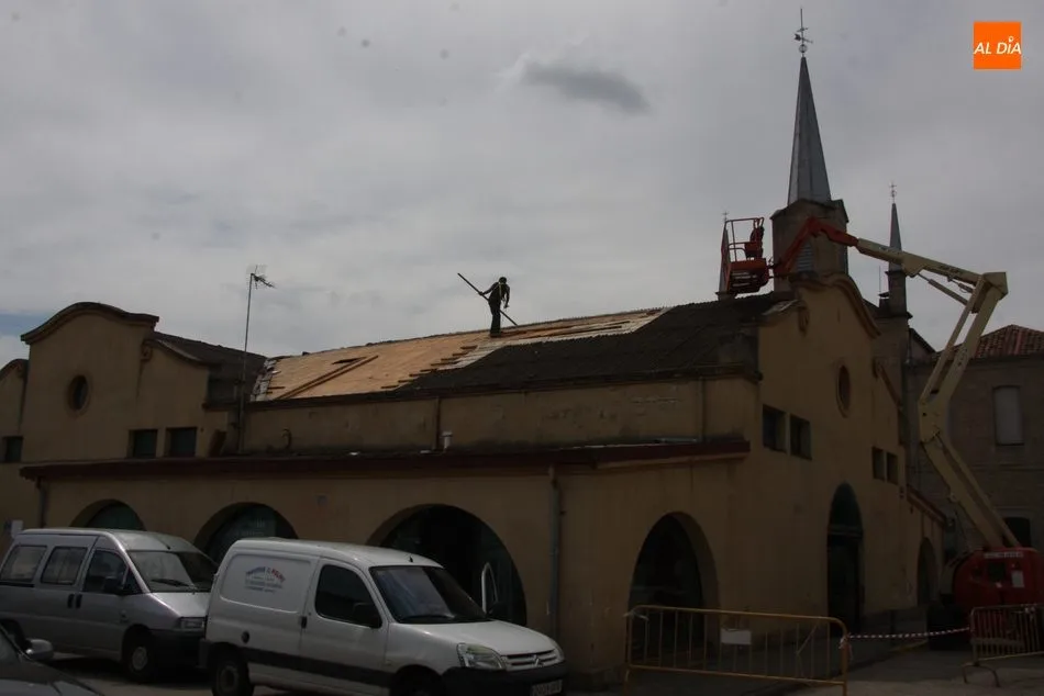 Foto 8 - Arrancan las obras para sustituir la cubierta del mercado de abastos de Vitigudino  