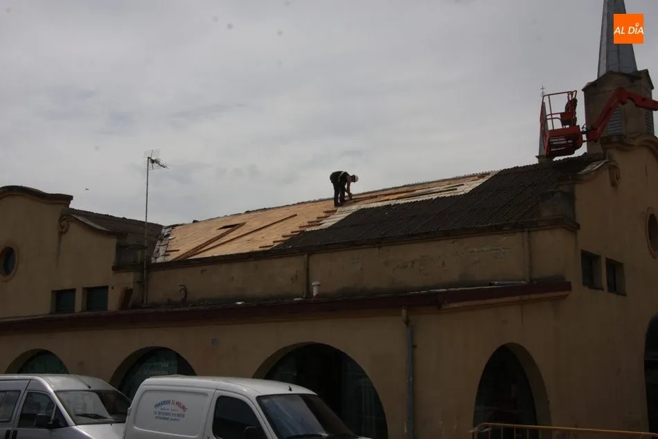 Foto 5 - Arrancan las obras para sustituir la cubierta del mercado de abastos de Vitigudino  