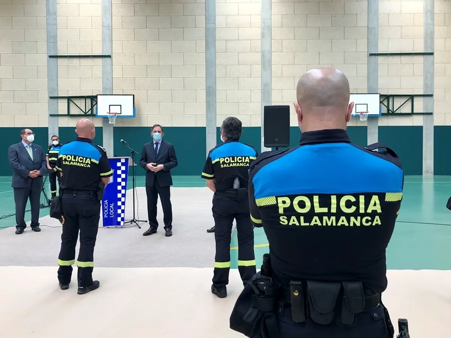 Foto 3 - El alcalde destaca el trabajo y la entrega de la Polic&iacute;a Local durante esta crisis sanitaria