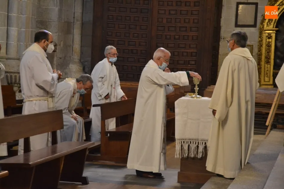 Foto 7 - La Di&oacute;cesis recupera la Misa Crismal y aprovecha para celebrar las Bodas de Oro de dos sacerdotes  