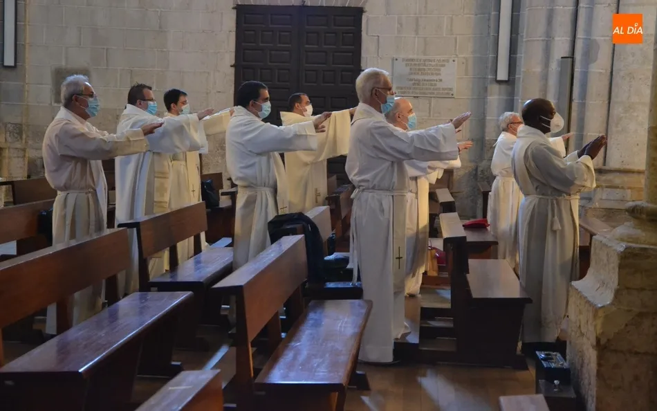 Foto 9 - La Di&oacute;cesis recupera la Misa Crismal y aprovecha para celebrar las Bodas de Oro de dos sacerdotes  