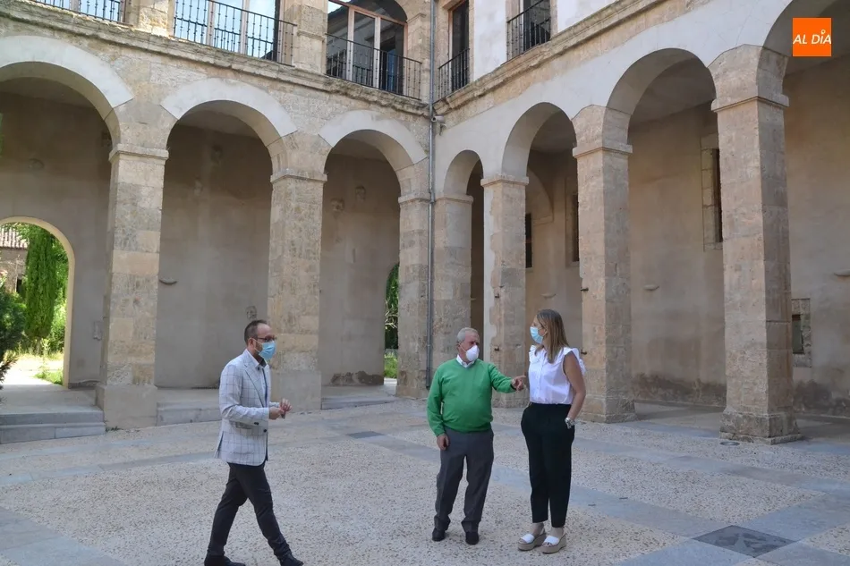 Foto 5 - El Ayuntamiento traslada la Oficina de Turismo al Palacio de Los &Aacute;guila  