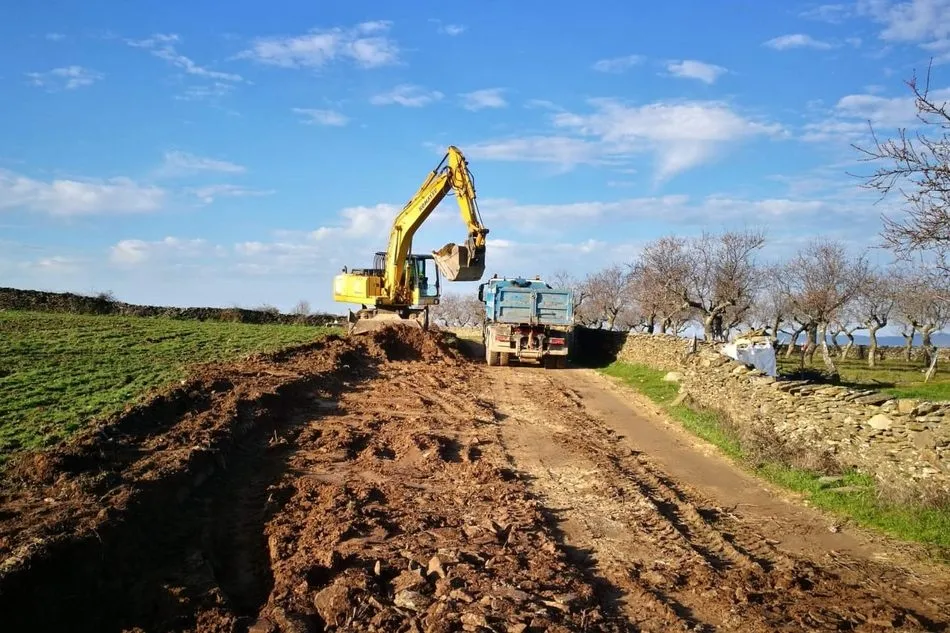 Foto 3 - La Junta contin&uacute;a con las obras en las concentraciones parcelarias de Hinojosa de Duero,...