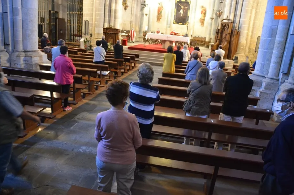 Foto 3 - Comienza con una amplia asistencia de fieles la novena en honor a San Antonio de Padua  