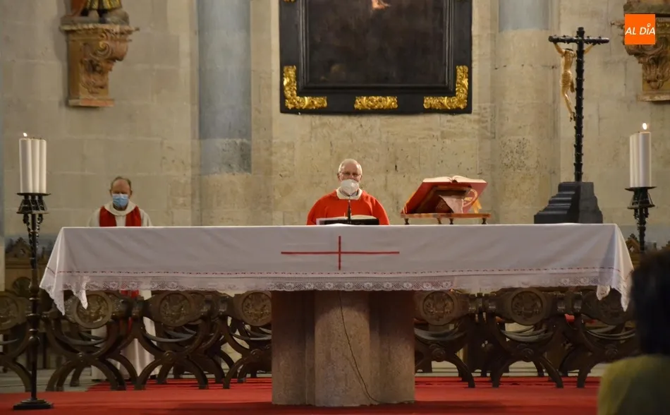 Foto 2 - Comienza con una amplia asistencia de fieles la novena en honor a San Antonio de Padua  