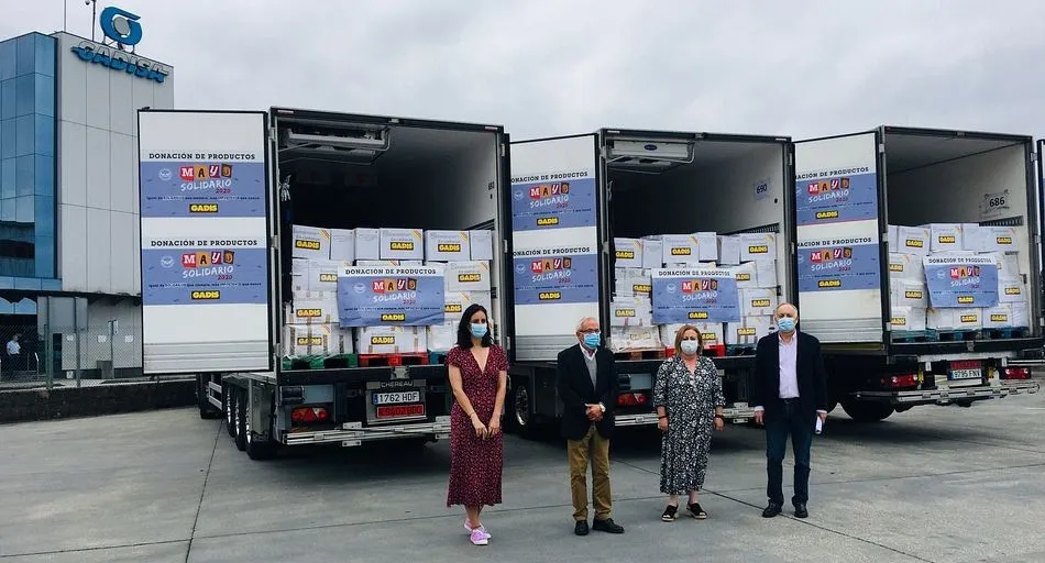 Entrega de los productos del Mayo solidario de Gadis