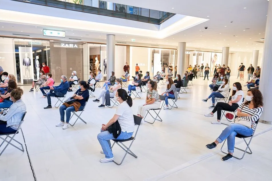 Todo el personal participó en una reunión sobre medidas de seguridad