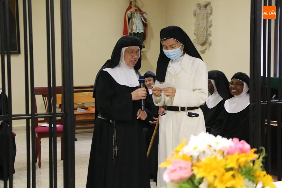 Foto 6 - Mar&iacute;a Zhang toma los votos perpetuos en el convento de Santo Toribio en Vitigudino  