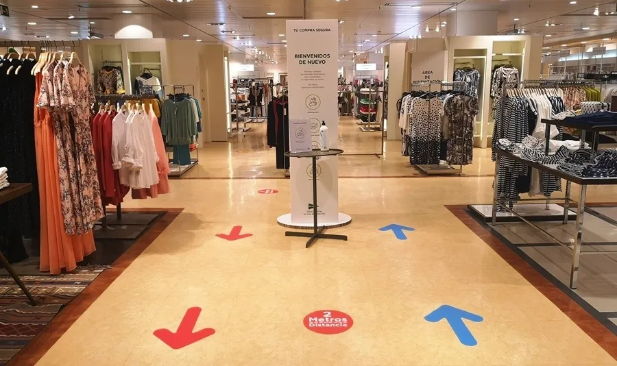 Nuevos carteles y rótulos en El Corte Inglés, adaptados a la normativa sanitaria