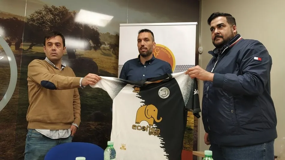 Presentación de Hernán Pérez como nuevo entrenador de Unionistas. Foto: @UnionistasCF