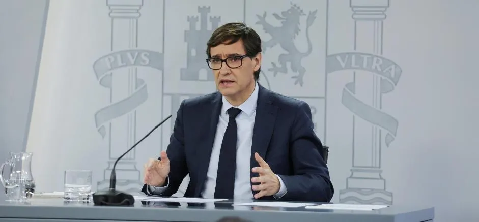 El ministro de Sanidad, Salvador Illa, comparece en rueda de prensa posterior al Consejo de Ministros extraordinario de carácter no presencial. Foto Pool