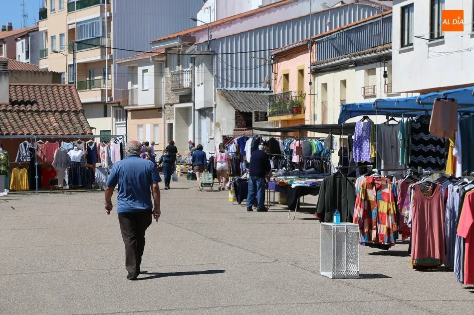 Foto 11 - Vitigudino da un paso m&aacute;s hacia la nueva normalidad con el restablecimiento del mercadillo  
