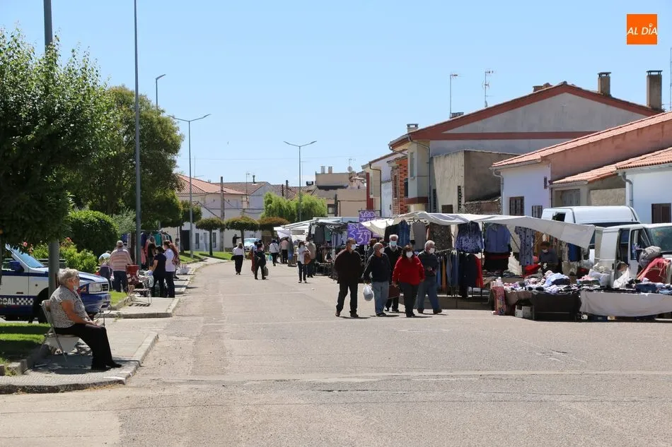 Foto 9 - Vitigudino da un paso m&aacute;s hacia la nueva normalidad con el restablecimiento del mercadillo  