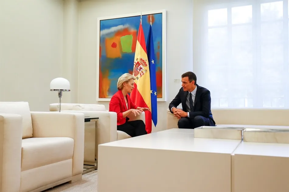 El presidente del Gobierno en funciones, Pedro Sánchez, recibe en el Palacio de la Moncloa a la presidenta electa de la Comisión Europea, Ursula von der Leyen. Foto: EP