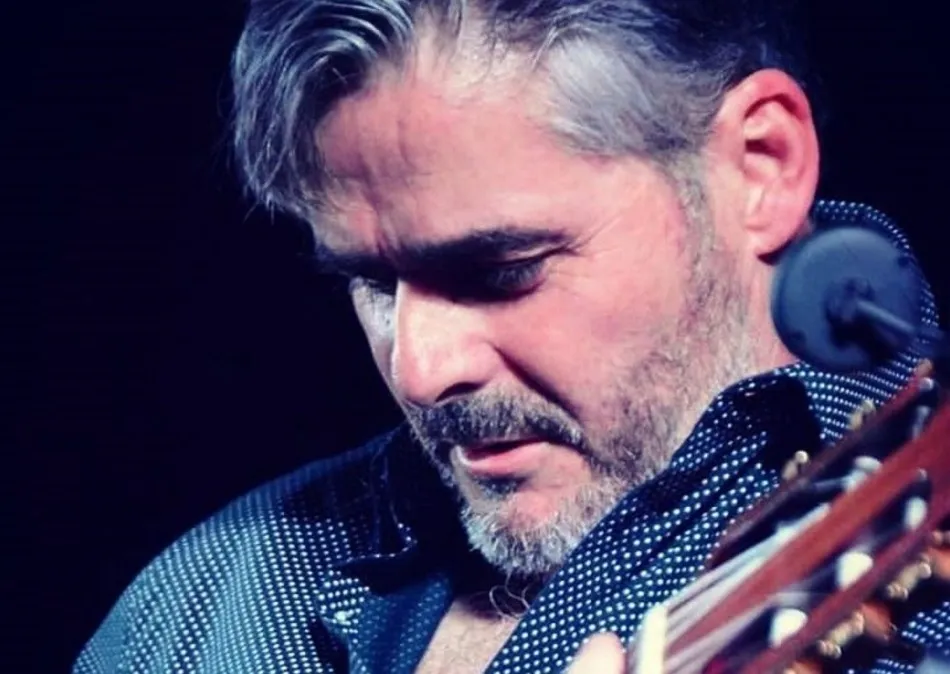 El actor y cantautor Javier Batanero