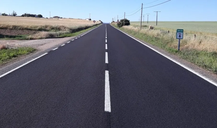 Foto 2 - Finaliza la renovaci&oacute;n del pavimento en la carretera SA-211 entre Robliza de Cojos y Vecinos