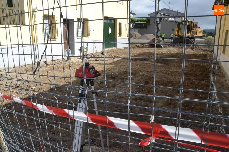 Foto 3 - Arrancan las obras de urbanizaci&oacute;n de la calle Tajo, cuyos vecinos sufragan el 36% del coste  