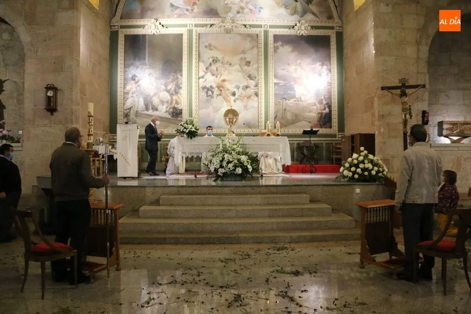 Foto 10 - El Covid-19 marca en Vitigudino la celebraci&oacute;n de los actos religiosos en honor al Sant&iacute;simo  