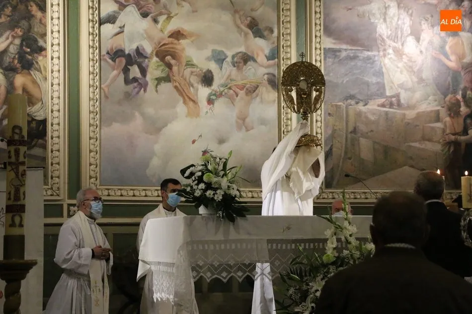 Foto 5 - El Covid-19 marca en Vitigudino la celebraci&oacute;n de los actos religiosos en honor al Sant&iacute;simo  