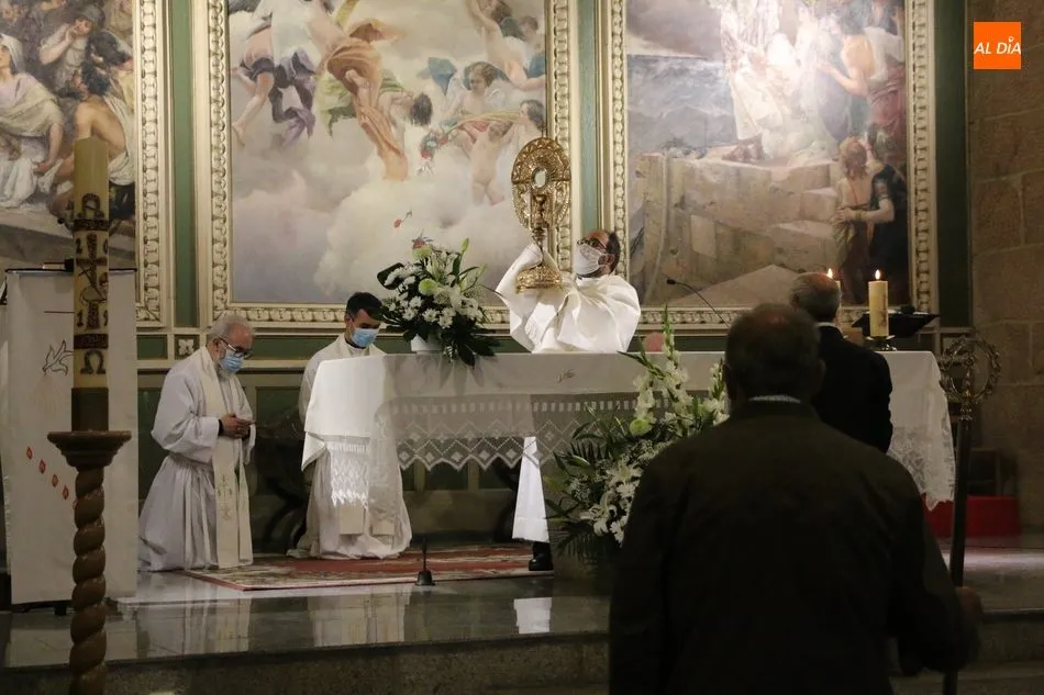 Foto 4 - El Covid-19 marca en Vitigudino la celebraci&oacute;n de los actos religiosos en honor al Sant&iacute;simo  