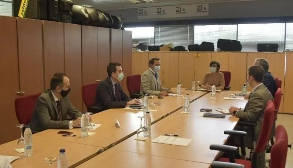 reunión de la directora general de la Guardia Civil y el equipo del Grupo de Delitos Telemáticos de la Unidad Central Operativa (UCO)