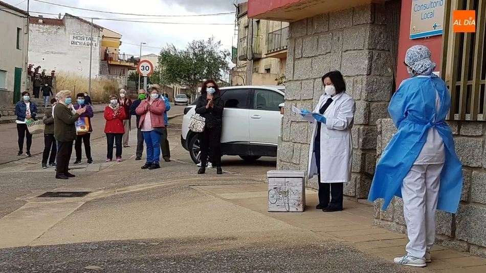 Foto 5 - Hinojosa de Duero despide a la doctora Araceli Pablos, su m&eacute;dica de familia durante 10 a&ntilde;os