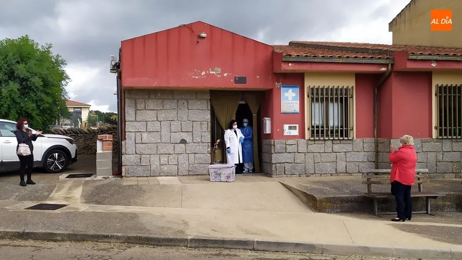 Foto 4 - Hinojosa de Duero despide a la doctora Araceli Pablos, su m&eacute;dica de familia durante 10 a&ntilde;os