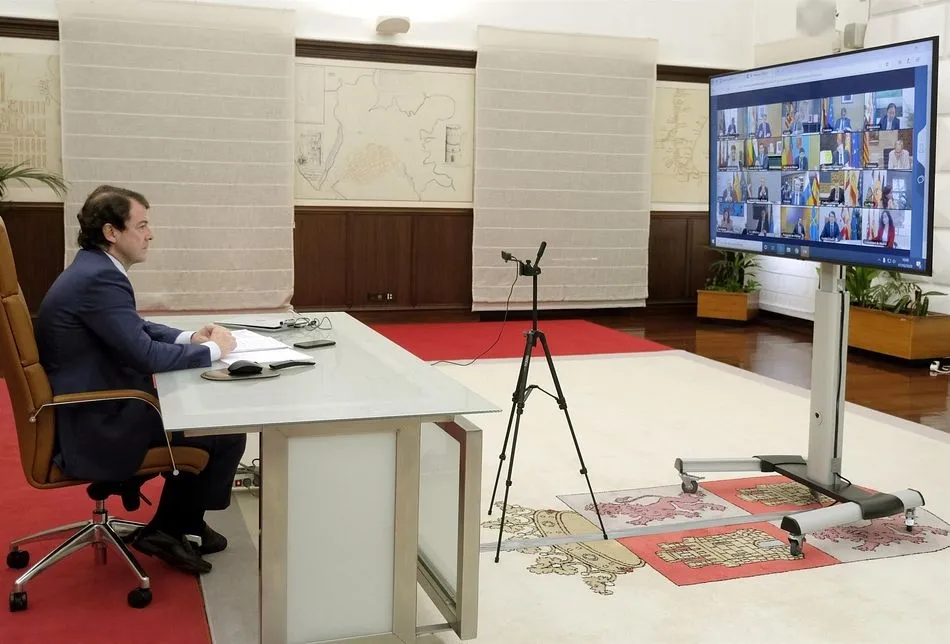 Afonso Fernández Mañueco durante una de las Conferencias con el presidente Sánchez - Archivo