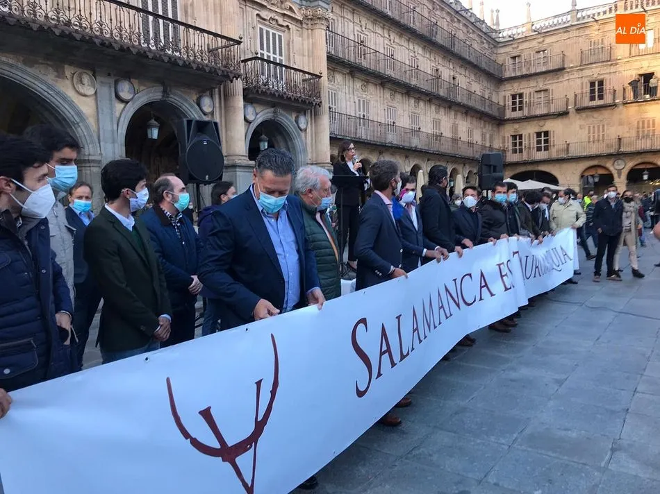 Foto 6 - Lleno en la Plaza Mayor para defender la tauromaquia: &ldquo;La cultura no se puede limitar, la cultura ...