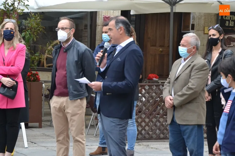 Foto 9 - Masiva asistencia al paseo por las calles de Mir&oacute;briga en defensa de la tauromaquia  