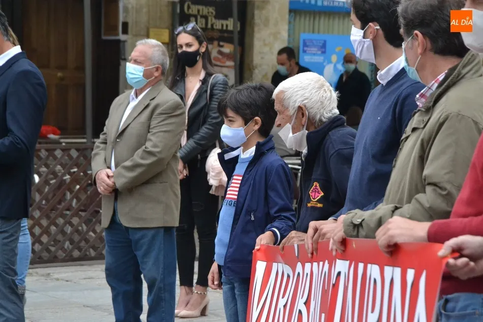 Foto 8 - Masiva asistencia al paseo por las calles de Mir&oacute;briga en defensa de la tauromaquia  