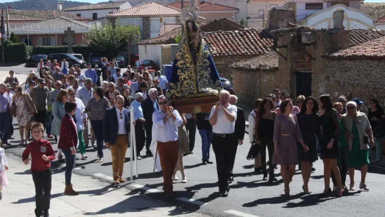 Procesión en Armenteros