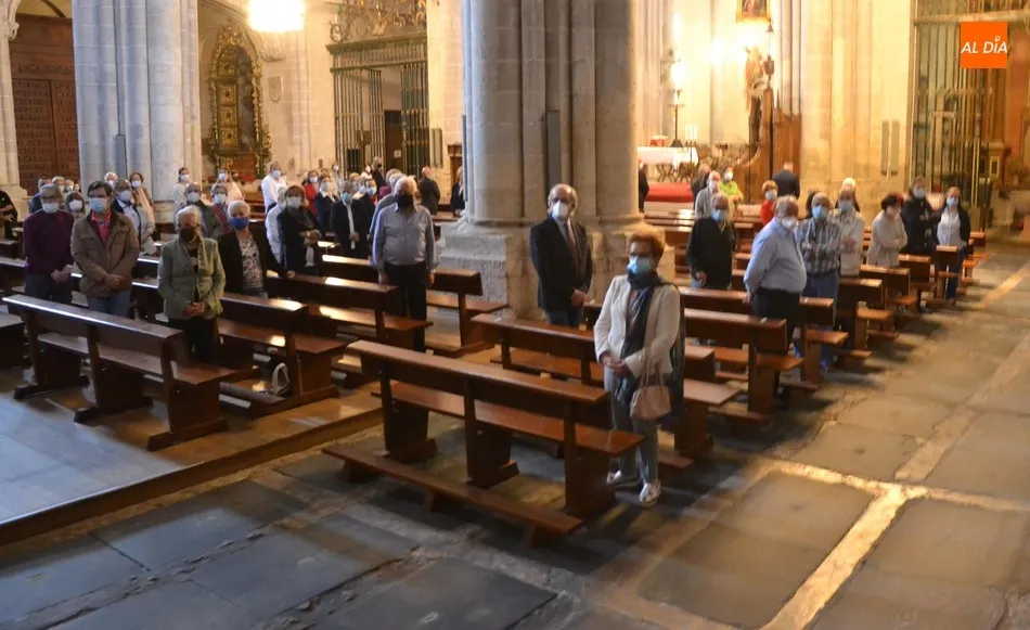 Foto 10 - La Catedral de Santa Mar&iacute;a acoge una procesi&oacute;n expr&eacute;s del Sant&iacute;simo  