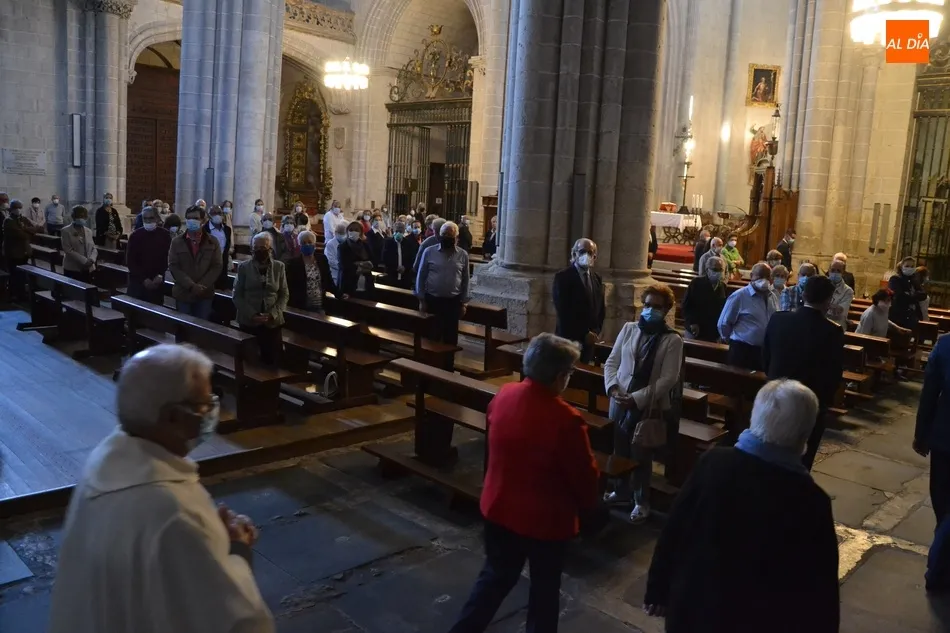 Foto 9 - La Catedral de Santa Mar&iacute;a acoge una procesi&oacute;n expr&eacute;s del Sant&iacute;simo  