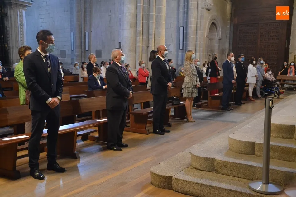 Foto 6 - La Catedral de Santa Mar&iacute;a acoge una procesi&oacute;n expr&eacute;s del Sant&iacute;simo  