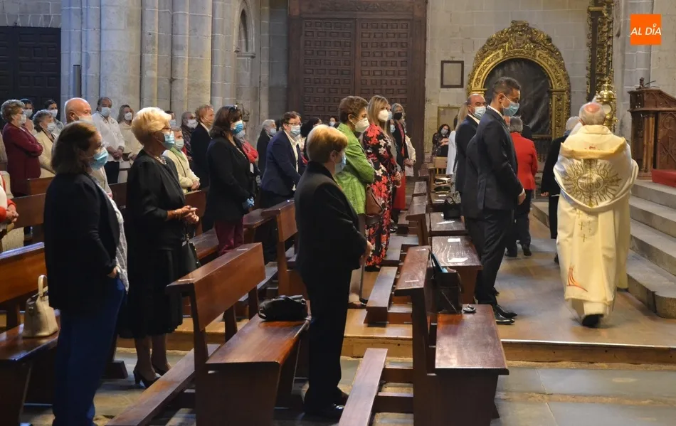 Foto 7 - La Catedral de Santa Mar&iacute;a acoge una procesi&oacute;n expr&eacute;s del Sant&iacute;simo  