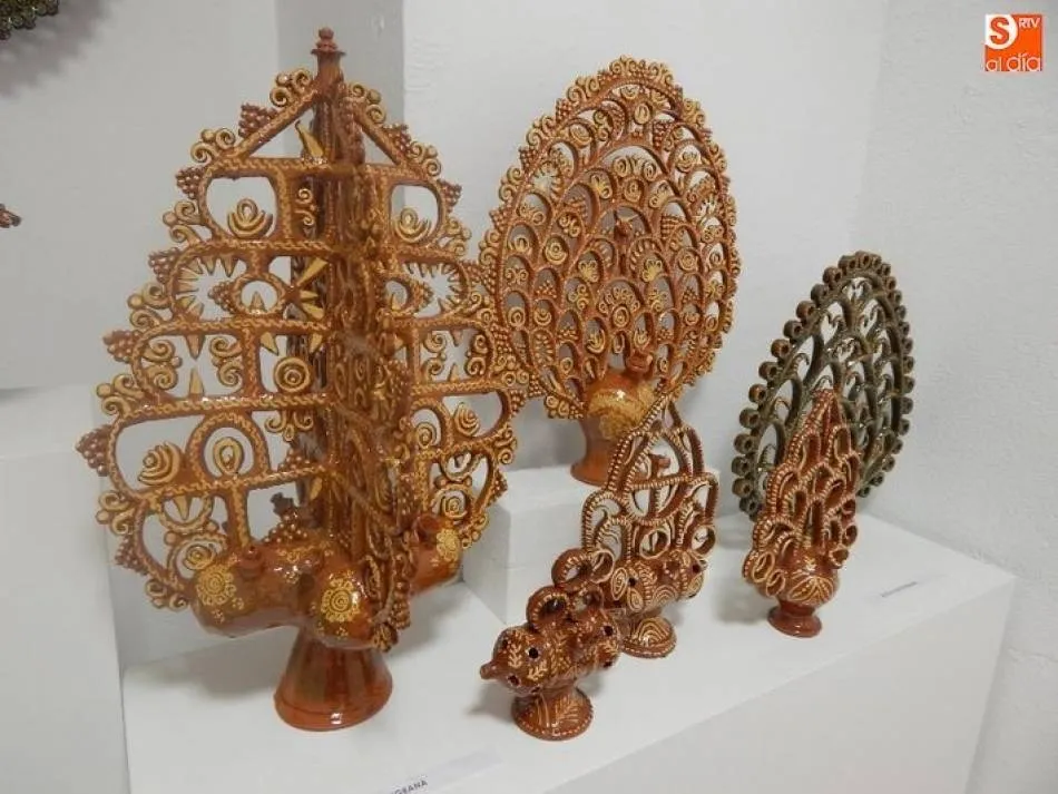 La técnica de la filigrana consiste en la superposición de diferentes niveles de asas a piezas básicas