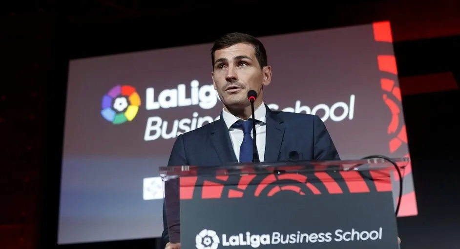 A juicio del exportero del Real Madrid, es el momento de sumar y no dividir, porque el fútbol y la sociedad lo necesitan