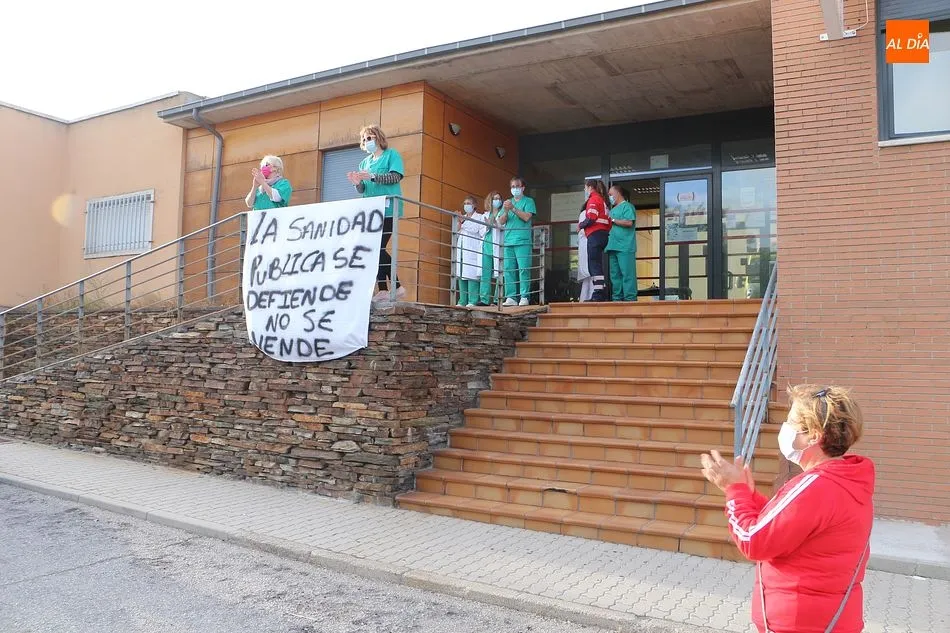 Foto 8 - Aplausos en el centro de salud de Guijuelo por tercer lunes consecutivo