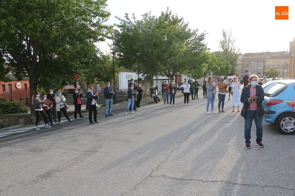 Foto 6 - Aplausos en el centro de salud de Guijuelo por tercer lunes consecutivo