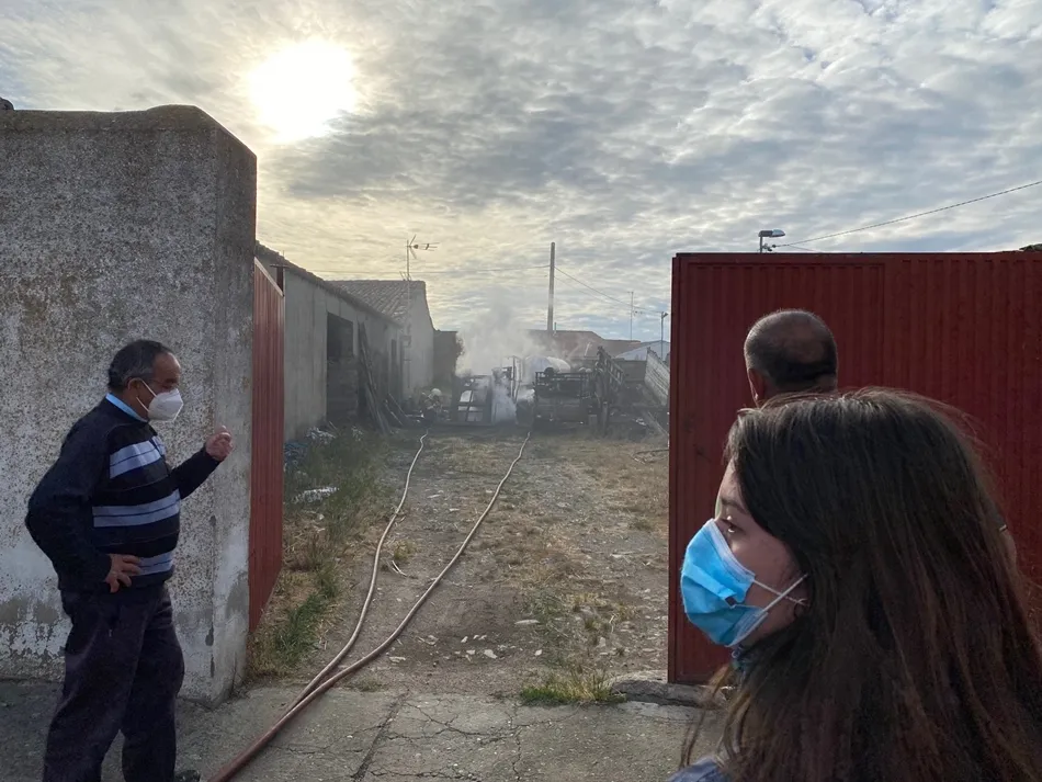 Foto 2 - Sofocado el incendio de un tractor en Montejo