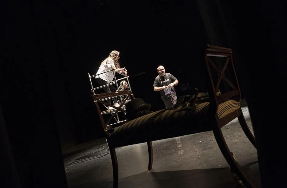 Foto 3 - El grupo del IES Mateo Hern&aacute;ndez gana la fase auton&oacute;mica del certamen teatral Buero Vallejo con...