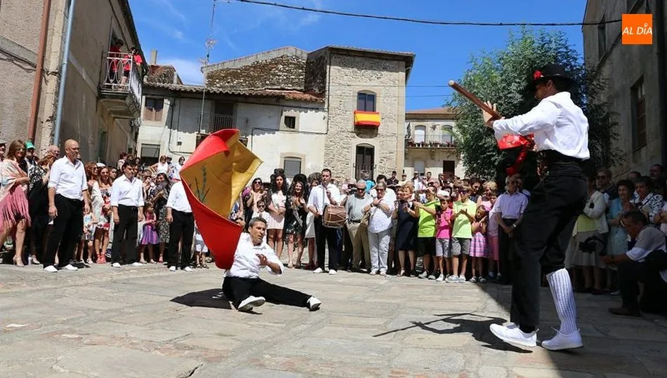 El 24 de junio, día de San Juan, no faltará el baile de la bandera / CORRAL