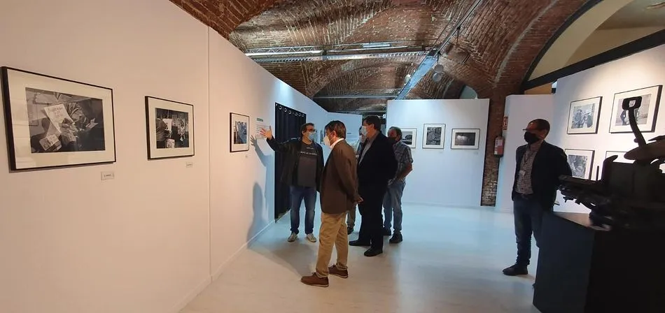 Foto 4 - &lsquo;El tiempo en sus manos&rsquo;, las fotos de &Aacute;ngel Centeno Cabezas llegan al Museo del Comercio