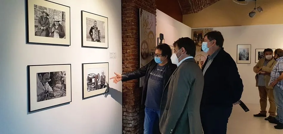 Foto 3 - &lsquo;El tiempo en sus manos&rsquo;, las fotos de &Aacute;ngel Centeno Cabezas llegan al Museo del Comercio